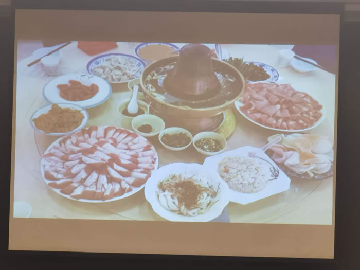 綿陽(yáng)中旅行假日旅行社舉行胡楊林、南疆專(zhuān)列推薦會(huì)